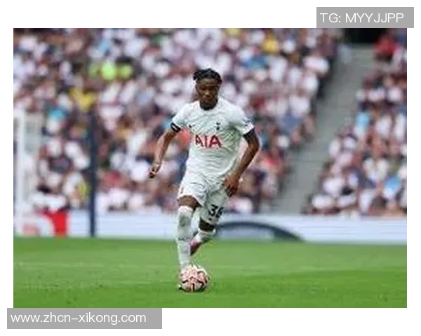 热刺后卫乌多吉在伦敦街头遭经纪人持枪威胁事件引发关注